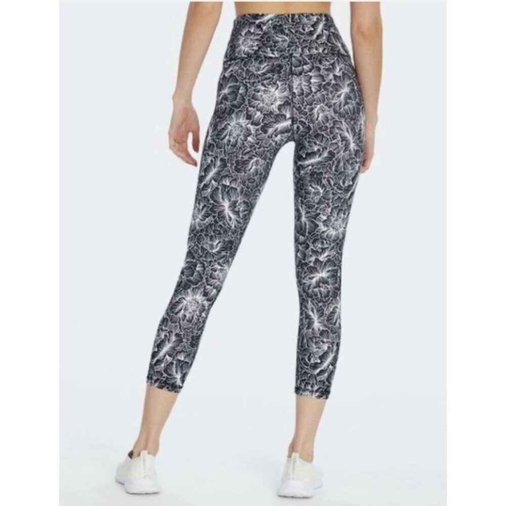 Balance Collection black floral High Rise compression capri leggings Large